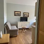 Apartment Mit 2 Schlafzimmern, Wohnkueche, Terrasse *