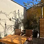 Mit 2 Schlafzimmern, Wohnkueche, Terrasse Daire *