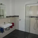 Mit 2 Schlafzimmern, Wohnkueche, Terrasse Lägenhet