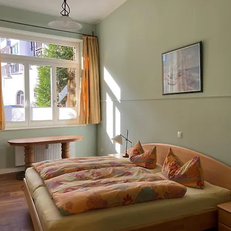 Mit 2 Schlafzimmern, Wohnkueche, Terrasse * Бонн