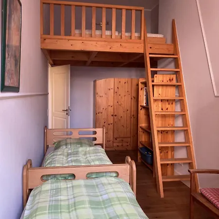 Mit 2 Schlafzimmern, Wohnkueche, Terrasse Бонн