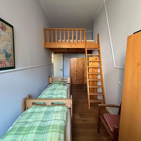 Mit 2 Schlafzimmern, Wohnkueche, Terrasse