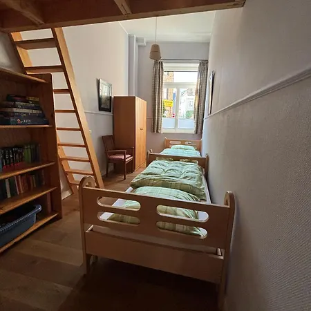 Mit 2 Schlafzimmern, Wohnkueche, Terrasse *