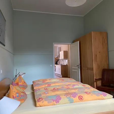 Mit 2 Schlafzimmern, Wohnkueche, Terrasse Бонн