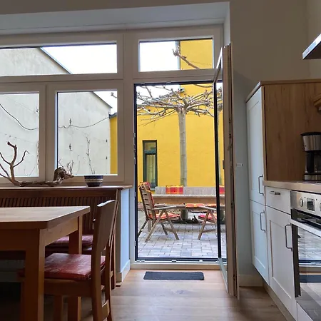 Mit 2 Schlafzimmern, Wohnkueche, Terrasse Apartmán