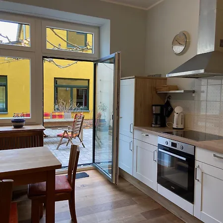 Mit 2 Schlafzimmern, Wohnkueche, Terrasse