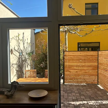 Mit 2 Schlafzimmern, Wohnkueche, Terrasse *