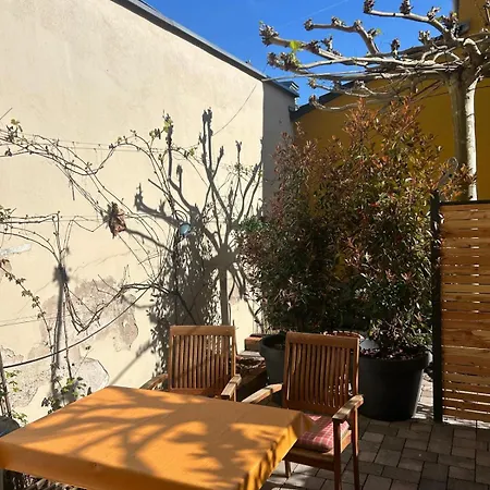 Mit 2 Schlafzimmern, Wohnkueche, Terrasse Apartamento *