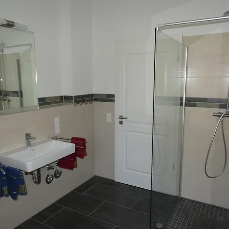 Mit 2 Schlafzimmern, Wohnkueche, Terrasse Apartmán