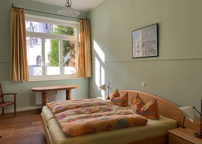 Mit 2 Schlafzimmern, Wohnkueche, Terrasse * 波恩