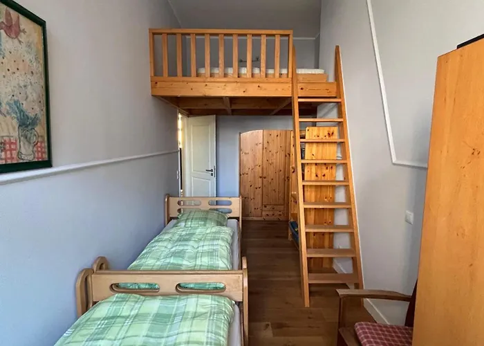 Mit 2 Schlafzimmern, Wohnkueche, Terrasse