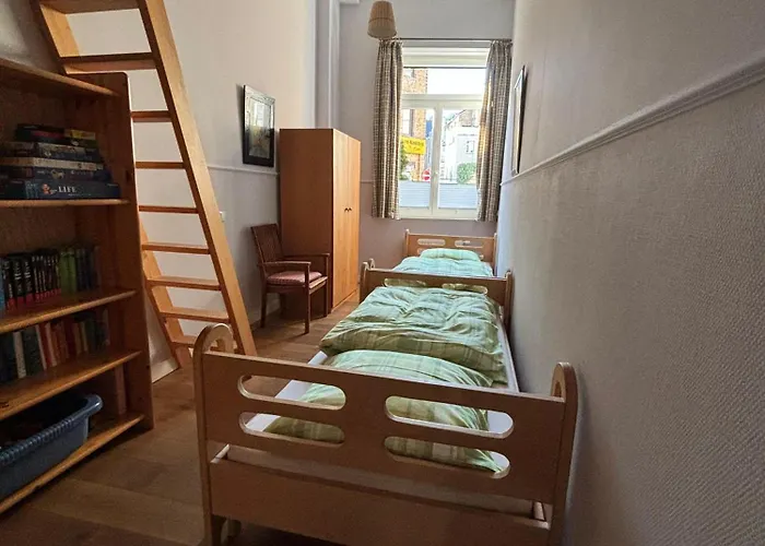 Mit 2 Schlafzimmern, Wohnkueche, Terrasse *