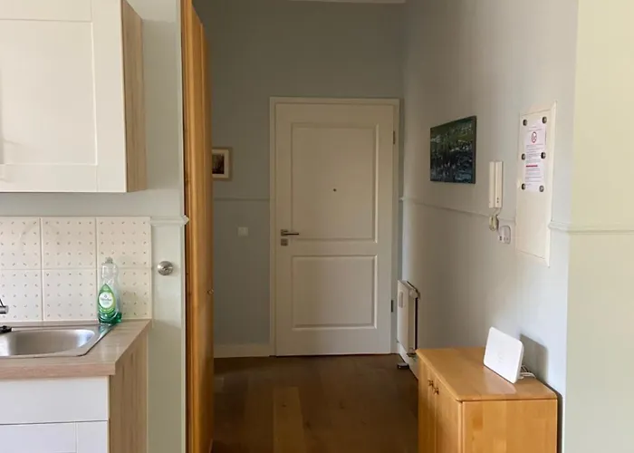 Mit 2 Schlafzimmern, Wohnkueche, Terrasse *