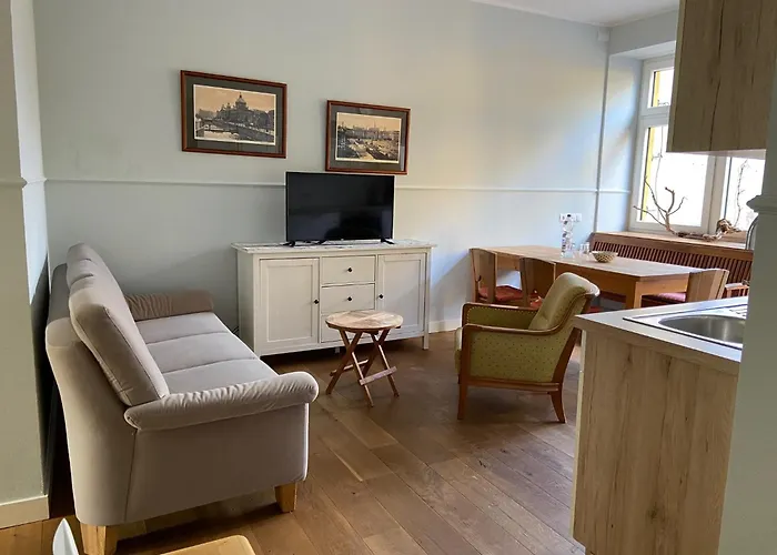 Mit 2 Schlafzimmern, Wohnkueche, Terrasse *