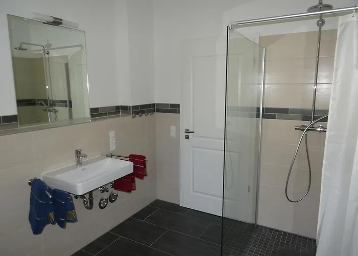 Mit 2 Schlafzimmern, Wohnkueche, Terrasse Apartman