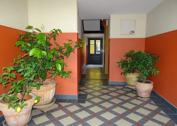 Mit 2 Schlafzimmern, Wohnkueche, Terrasse *